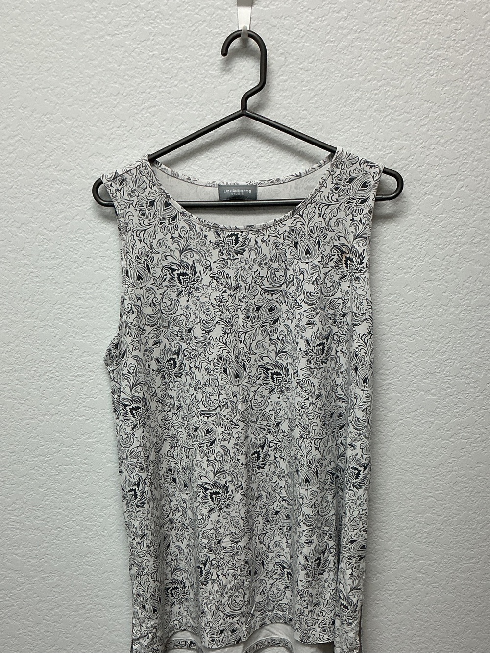 Liz Claiborne Black & White Paisley Tank Top